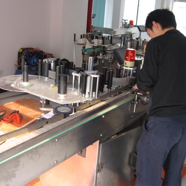 西門子PLC帶水瓶分離器的自動貼標機