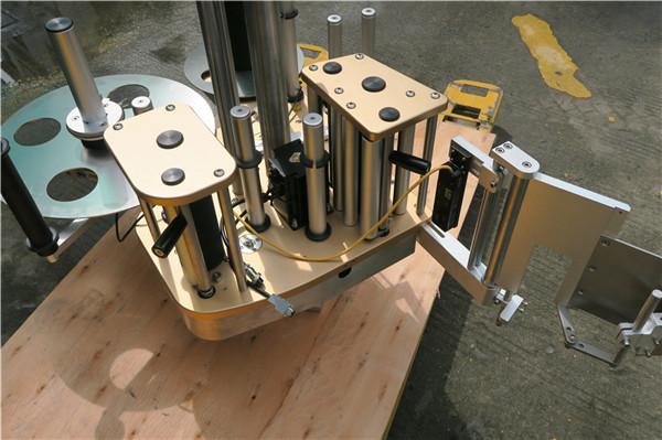 具有旋轉功能的高速旋轉不干膠貼標機