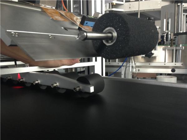 PLC觸摸屏自動不干膠貼標機防毒面具/紙箱面具