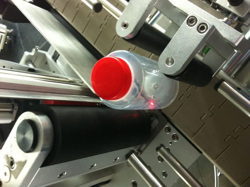 中國飲料工業圓瓶不干膠貼標機電動類型供應商